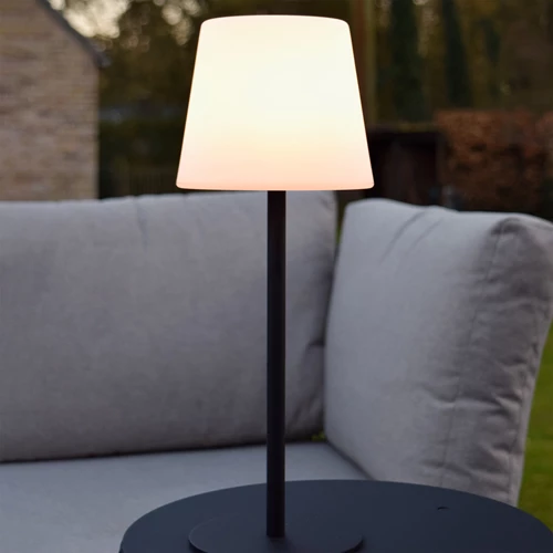 Lucide TYON - Lampe de table Rechargeable Intérieur/Extérieur - Batterie/Piles - LED Dim. - 1x2W 2700K - IP65 - Noir - ambiance 1